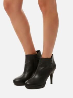 CM Black Leather Heeled Boots👢 size 7M